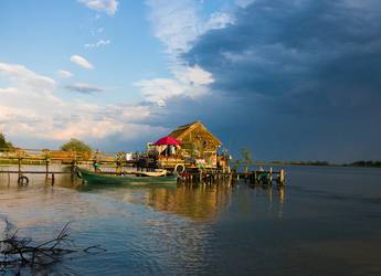 Tours Europe Passau huts water