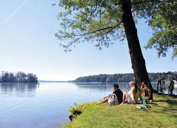 Picnic on the riverbank Picnic on the riverbank